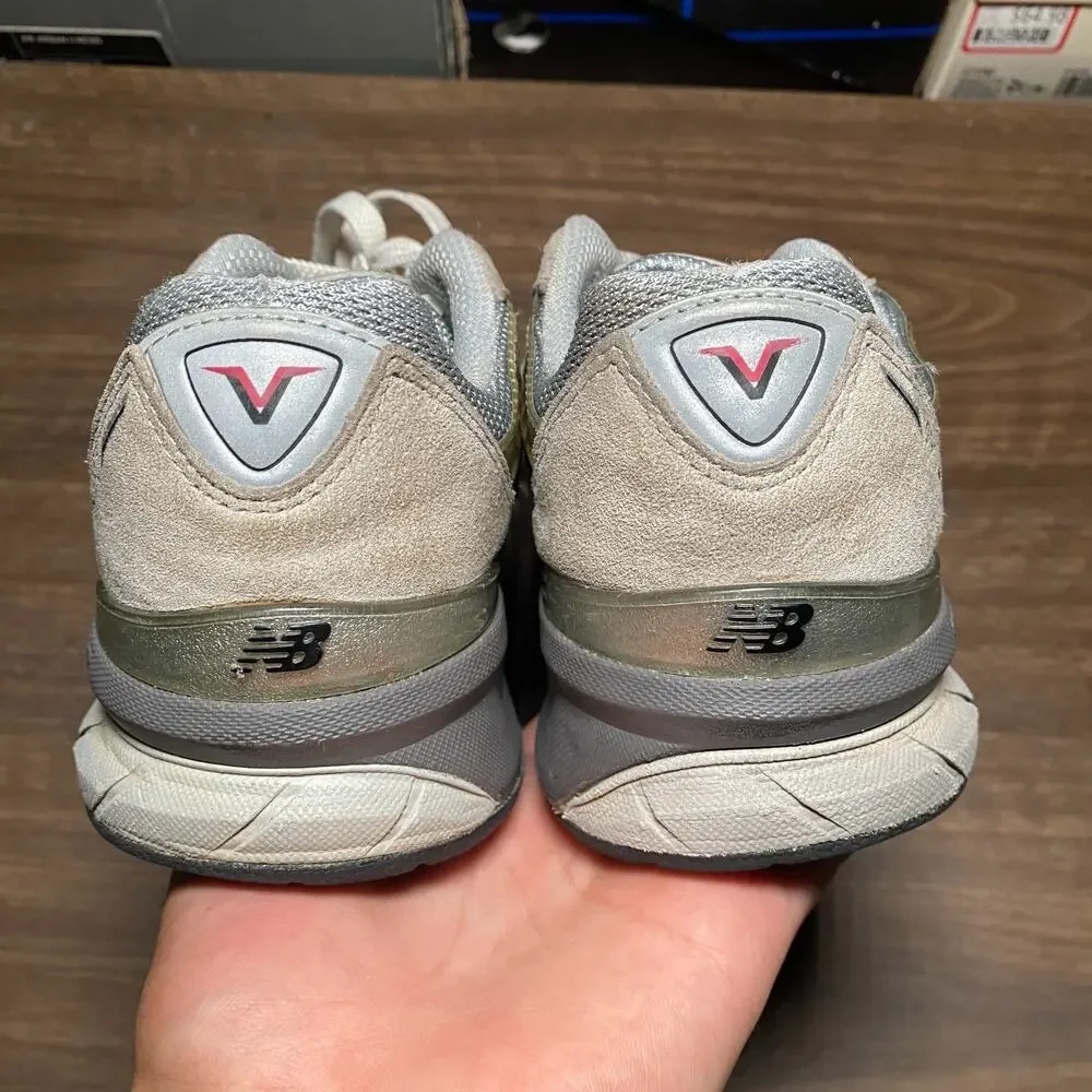 Boy's New Balance 990v5 Grey White Running Shoes Sneaker Size 6Y (GC990GL5)
